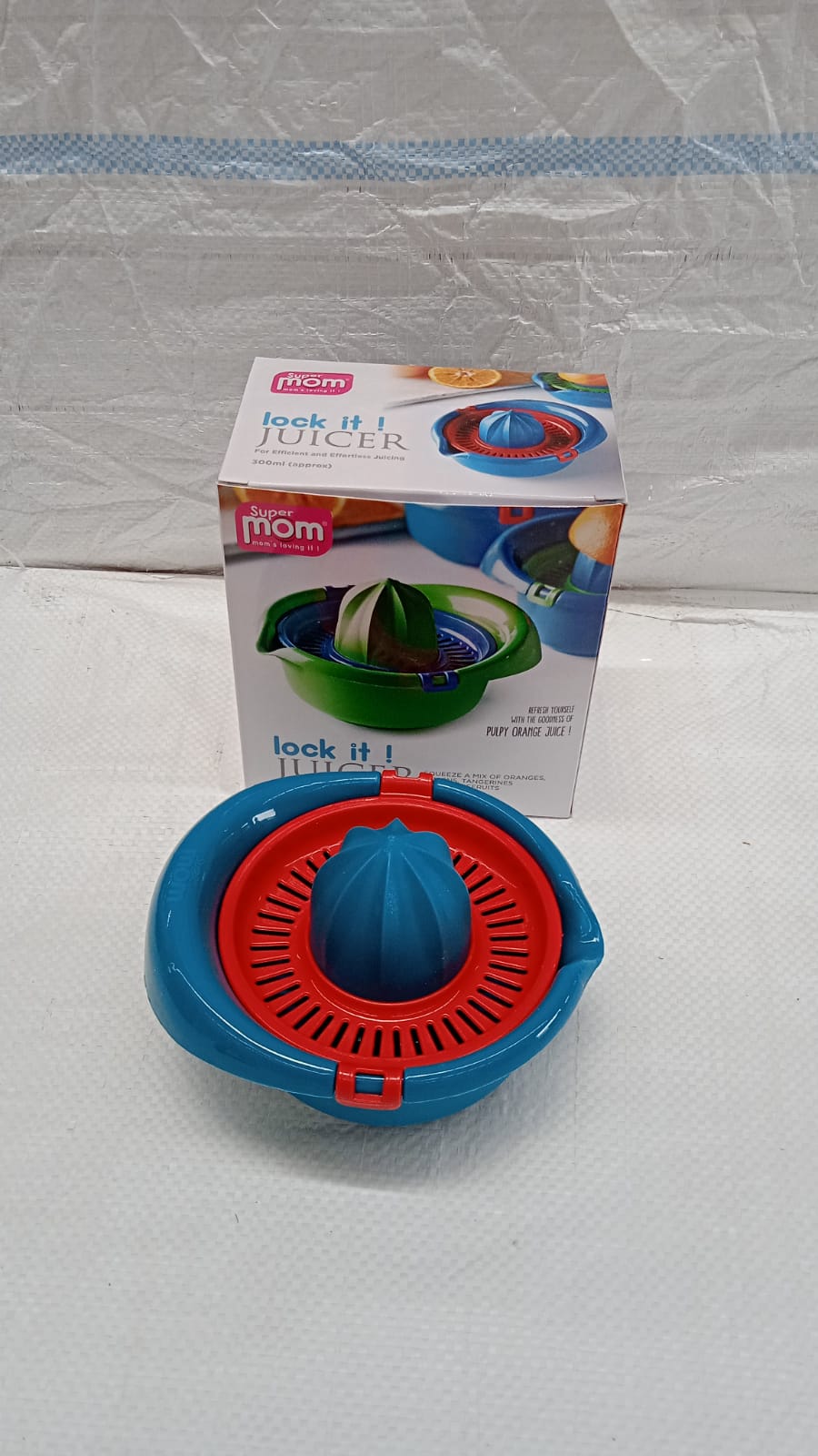 Supermom Plastic Premium Manual Hand Press Citrus Juicer (1 Pc) Supermom Plastic Premium Manual Hand Press Citrus Juicer (1 Pc)